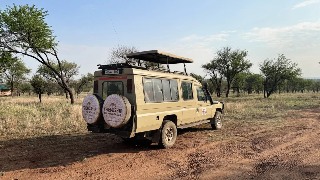 4x4 Land Cruiser safari pop-up roof